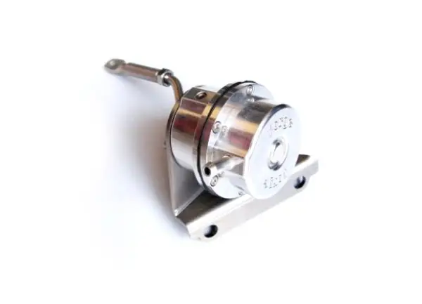 Forge Motorsport nastavitelný interní wastegate actuator pro Volvo V40 TD04 turbo, r.v. 1996-2000, provedení Membránové, pružina modrá 18 psi Novinka