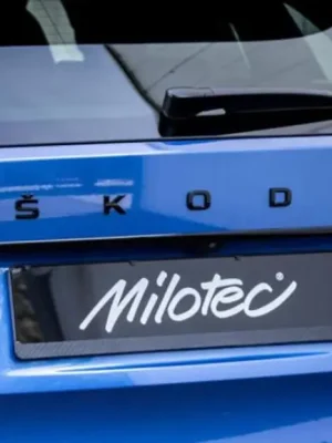 Výprodej Milotec lišta nad zadní SPZ pro Škoda Octavia IV, r.v. 2019-, černý lesklý